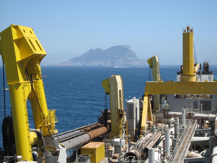Dredge Delpoyment with Multibeam Echosunder on one Dredge Arm